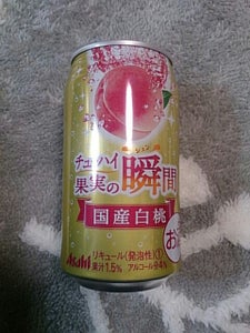 アサヒ　果実の瞬間　国産白桃　缶　Ｒ　３５０ｍｌの商品写真