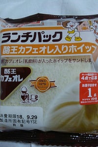 ヤマザキ　ランチパック（酪王カフェオレ入りホイップの商品写真