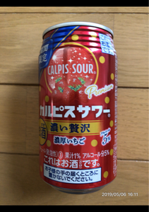 カルピスサワー　濃い贅沢濃厚いちご　缶　３５０ｍｌの商品写真