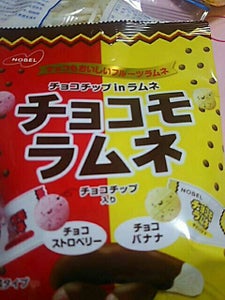 ノーベル製菓　チョコモラムネチョコＢ＆ストロ７０ｇの商品写真