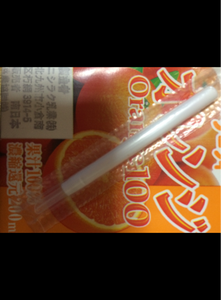 デーリィ　オレンジ１００　パック　２００ｍｌの商品写真
