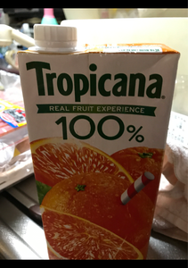 キリン　トロピカーナ１００％オレンジ　１Ｌの商品写真