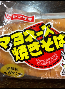 ヤマザキ　マヨネ−ズ焼きそばパンの商品写真
