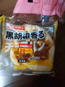 ヤマザキ　黒胡椒香るチ−ズパンの商品写真
