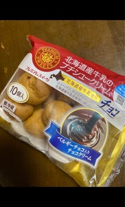 ヤマザキ　PREMIUM SWEETS　北海道産牛乳のプチシュークリーム（チョコ）の商品写真