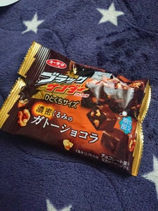 有楽製菓　ブラックＳくるみガトーショコラ　４９ｇの商品写真