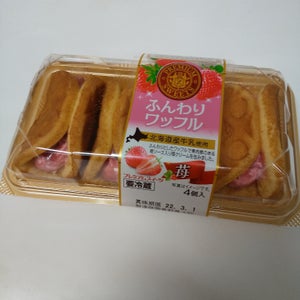ヤマザキ　PREMIUM SWEETS　ふんわりワッフル（苺）北海道産牛乳　４個の商品写真