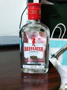 ビーフィーター　ジン　４０度　瓶　２００ｍｌの商品写真