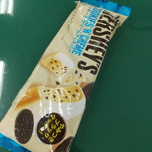 ロッテ　ハーシークッキー＆クリームアイスバーの商品写真