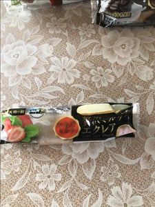 コクボ　贅沢シュークリームいちごミルク　１個の商品写真