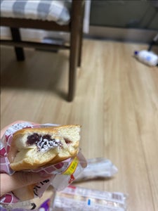 ヤマザキ　エクレアみたいなパン（いちご＆ホイップ）の商品写真
