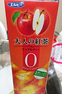 大人の紅茶カロリーゼロアップルティー　１０００ｍｌの商品写真