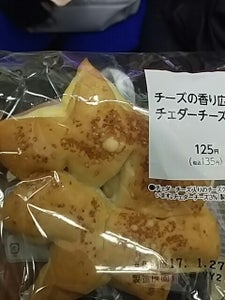 チーズの香り広がるチェダーチーズパン