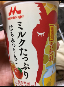 森永乳業　ミルクたっぷりはちみつりんご　２４０ｍｌの商品写真