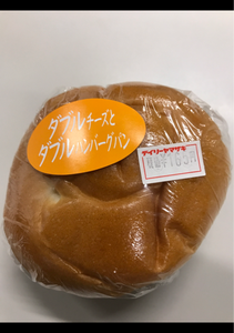 ダブルチーズとダブルハンバーグパン