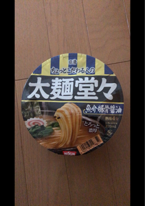 日清　太麺堂々　魚介豚骨醤油　８９ｇの商品写真