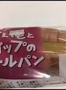 おいもとホイップのロールパン