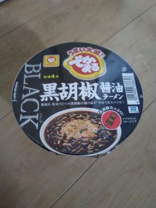 マルちゃん　でかまるＢＬＡＣＫ黒胡椒醤油　１２６ｇの商品写真