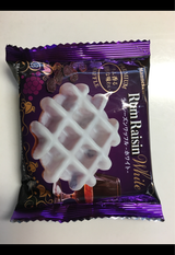 マネケン ラムレーズンワッフル ホワイト 1個