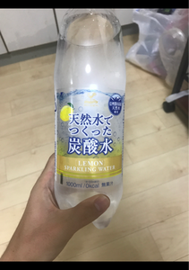 富永貿易　神戸居留地炭酸水レモン　ペット　１Ｌの商品写真
