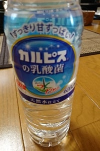 アサヒ　おいしい水プラスカルピスの乳酸菌６００ｍｌの商品写真