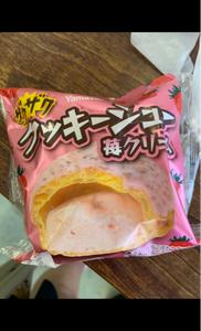 ザクザククッキーシュー(苺クリーム)