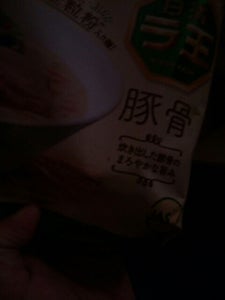 日清　ラ王　豚骨　袋　８３ｇの商品写真