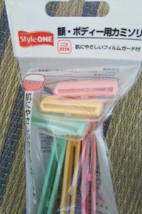 貝印　ＳＴＹＬＥ　ＯＮＥ　女性用カミソリＴの商品写真