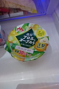 森永乳業　アロエヨーグルト洋梨果肉プラス　１１８ｇの商品写真