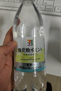 セブンプレミアム 強炭酸水 ミント ペットボトル500mlの商品写真