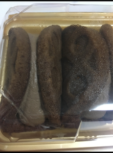 ヤマザキ　PREMIUM SWEETS　ふんわりワッフル（チョコ）ベルギー産カカオマスの商品写真