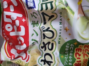 亀田製菓　ハッピーターンツンまろわさびマヨ　８５ｇの商品写真