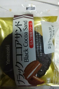 ブラックココアサンド(ミルク風味クリーム)