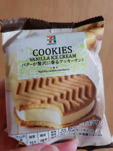 ７プレミアム　バターが贅沢に香るクッキーサンドの商品写真