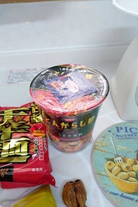 日清　とんがらし麺　海鮮　６４ｇの商品写真