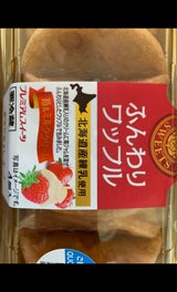 ヤマザキ PREMIUM SWEETS ふんわりワッフル(苺&ミルクC) 4個