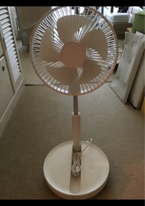 エーインサイト スタイリッシュポータブルファンの商品写真