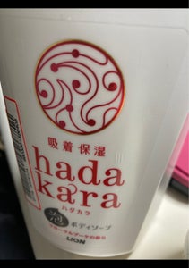 hadakara(ハダカラ) ボディソープ 泡タイプ フローラルブーケの香り　本体５５０ｍｌの商品写真