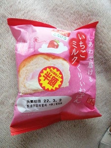 神戸屋　しあわせ届けるいちごミルククリ−ムの商品写真