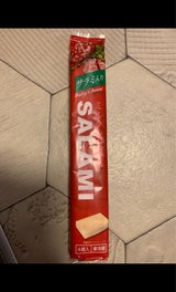 マリンフードミルクを食べるベビーチーズサラミ56g