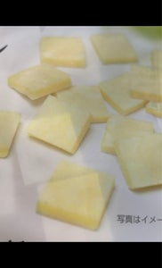 ネイチャーズ　カマンベール入りチーズサンド　２８ｇの商品写真