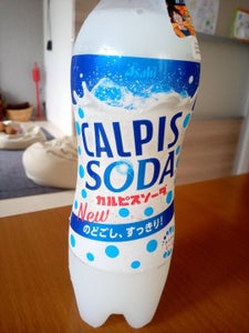 カルピス カルピスソーダ ペットボトル500mlの商品写真
