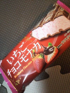 森永乳業　いちごチョコモナカ　１２８ｍｌの商品写真