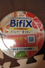 グリコ BifiX白桃&ザクロヨーグルト 330g