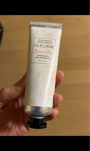 エムオーシー フルリールハンドクリームオスマンサスのレビュー画像