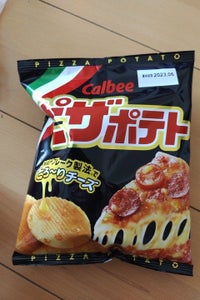 カルビー　ピザポテト　６０ｇの商品写真