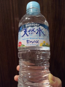 サントリー 天然水 ペット 550mlの商品写真