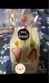 リッチバーガー 自家製クリームイチゴフルーツサンド