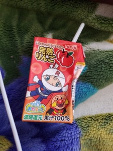 それいけアンパンマンの完熟りんご　１２５ｍｌ×３の商品写真