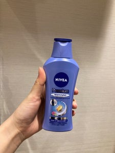 ニベア　プレミアムボディＭホワイトニング　１９０ｇの商品写真